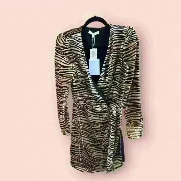 NWT- WAYF Womens Mylene Velvet Tiger Print Wrap Dress Size Small - Picture 2 of 3